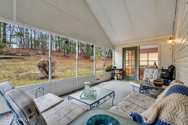 30 Strawberry Lane, Lakewood, NJ 08701