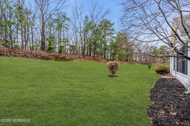 30 Strawberry Lane, Lakewood, NJ 08701