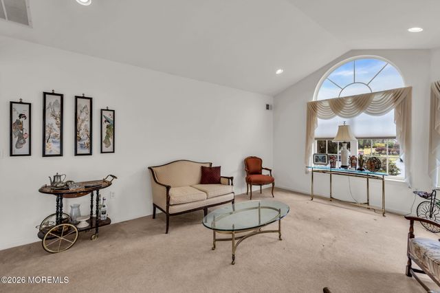 30 Strawberry Lane, Lakewood, NJ 08701