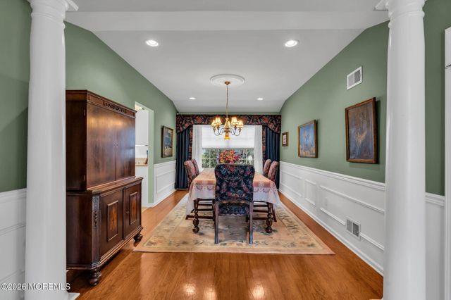 30 Strawberry Lane, Lakewood, NJ 08701