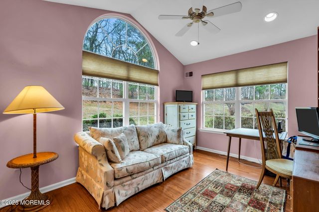 30 Strawberry Lane, Lakewood, NJ 08701