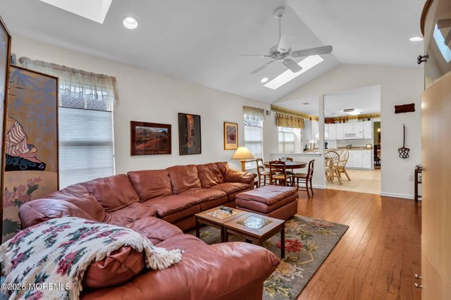 30 Strawberry Lane, Lakewood, NJ 08701