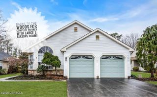 30 Strawberry Lane, Lakewood, NJ 08701