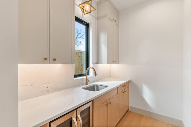 1810 Corona Street, Dallas, TX 75214