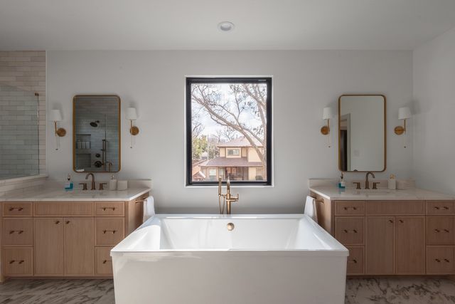 1810 Corona Street, Dallas, TX 75214