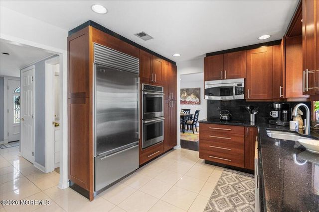 2 Dickson Road, Marlboro, NJ 07746