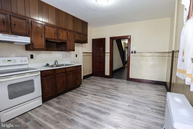 707 N CENTRE ST, Pottsville, PA 17901
