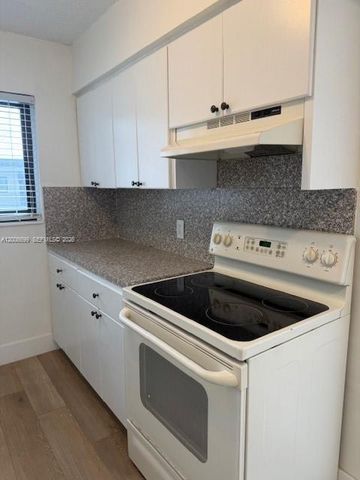 805 W 30th St 15, Hialeah, FL 33012