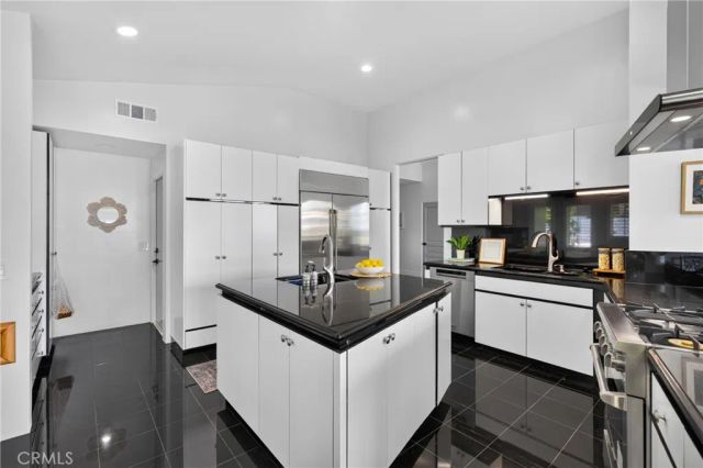 11411 Decente Court, Studio City, CA 91604