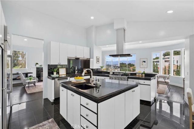 11411 Decente Court, Studio City, CA 91604