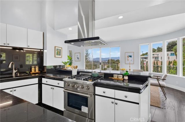 11411 Decente Court, Studio City, CA 91604