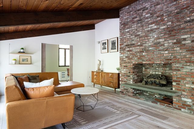 11 Hiddenwood Path, Lincoln, MA 01773