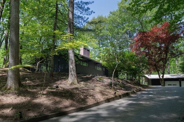 11 Hiddenwood Path, Lincoln, MA 01773