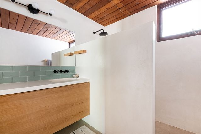 11 Hiddenwood Path, Lincoln, MA 01773