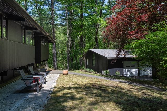 11 Hiddenwood Path, Lincoln, MA 01773