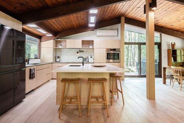 11 Hiddenwood Path, Lincoln, MA 01773