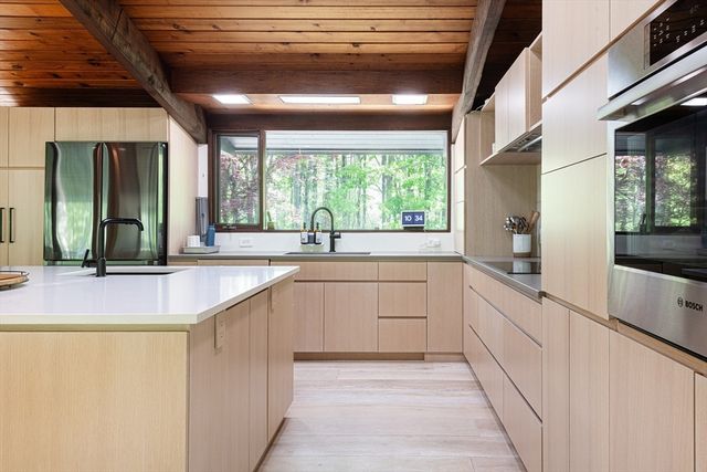 11 Hiddenwood Path, Lincoln, MA 01773