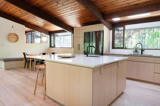 11 Hiddenwood Path, Lincoln, MA 01773