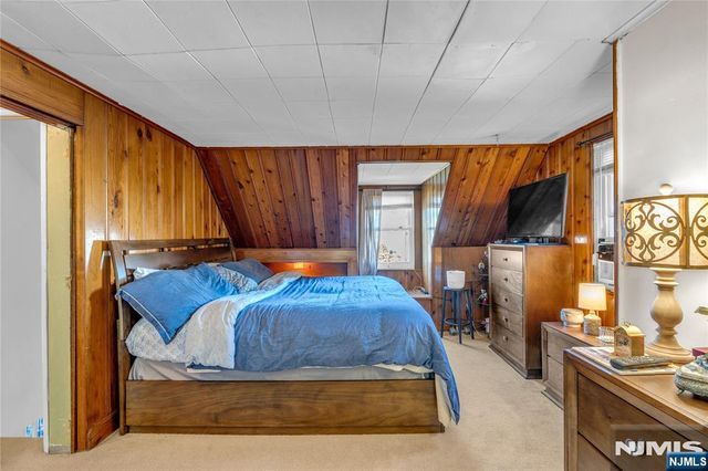 228 Washington Avenue, Elmwood Park, NJ 07407