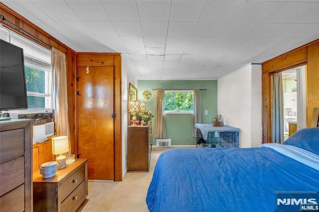 228 Washington Avenue, Elmwood Park, NJ 07407