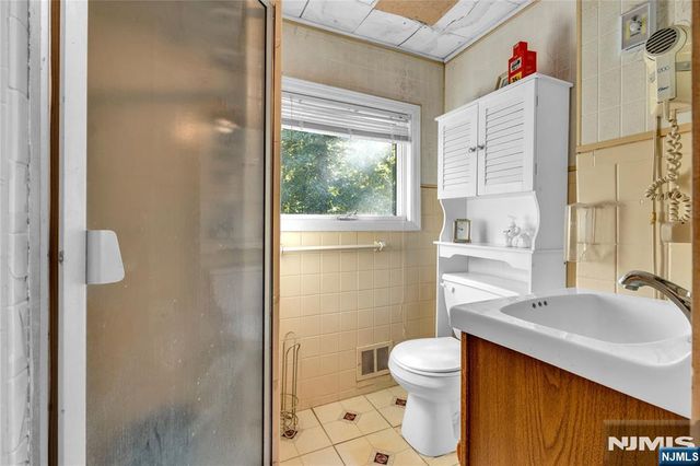 228 Washington Avenue, Elmwood Park, NJ 07407