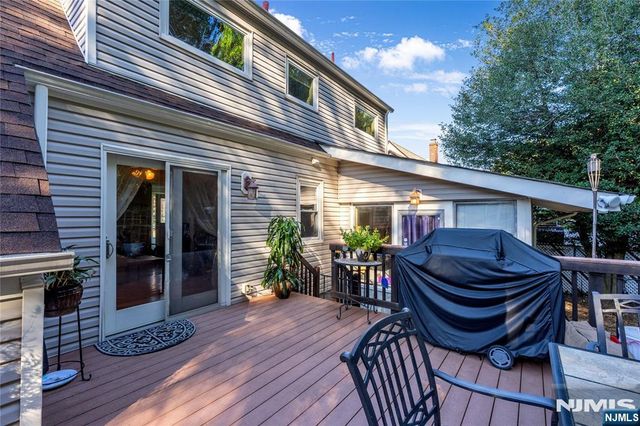 228 Washington Avenue, Elmwood Park, NJ 07407