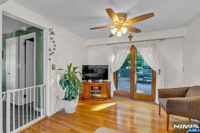 228 Washington Avenue, Elmwood Park, NJ 07407