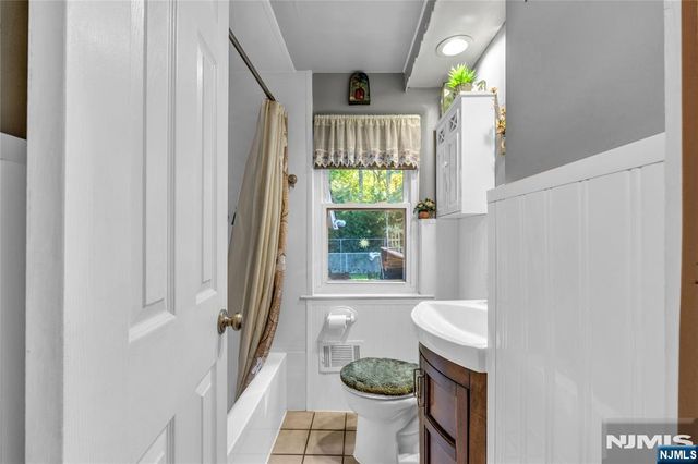 228 Washington Avenue, Elmwood Park, NJ 07407