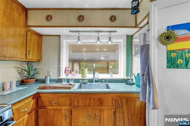 228 Washington Avenue, Elmwood Park, NJ 07407
