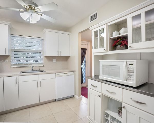 2751 N Pine Island Rd 105, Sunrise, FL 33322