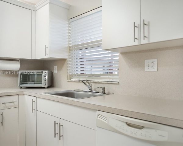 2751 N Pine Island Rd 105, Sunrise, FL 33322