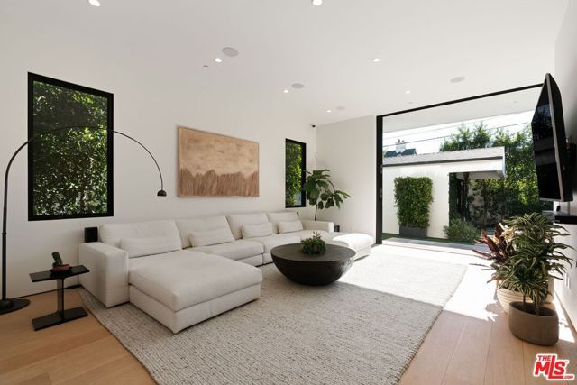 6258 Drexel Avenue, Los Angeles, CA 90048