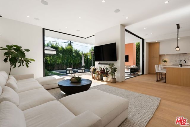 6258 Drexel Avenue, Los Angeles, CA 90048