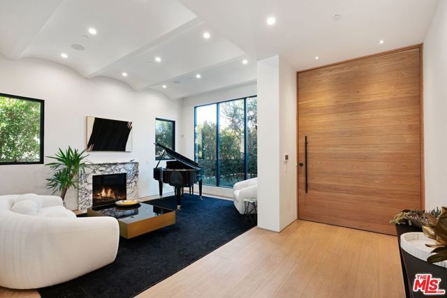 6258 Drexel Avenue, Los Angeles, CA 90048