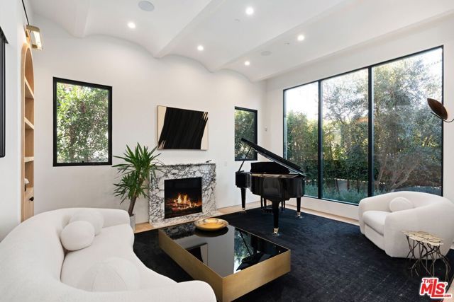 6258 Drexel Avenue, Los Angeles, CA 90048