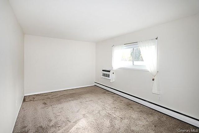 400 Fulton Street 14C, Farmingdale, NY 11735