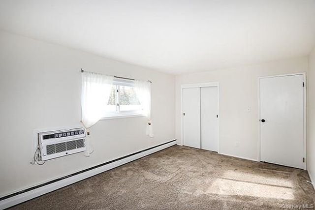 400 Fulton Street 14C, Farmingdale, NY 11735