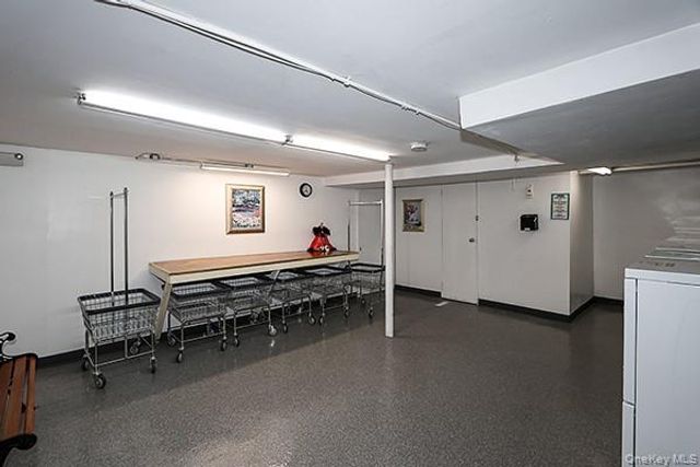 400 Fulton Street 14C, Farmingdale, NY 11735