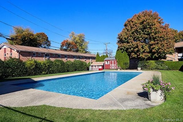 400 Fulton Street 14C, Farmingdale, NY 11735