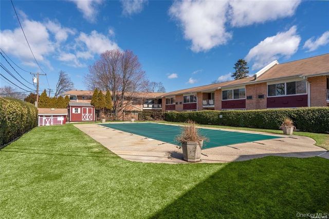 400 Fulton Street 14C, Farmingdale, NY 11735