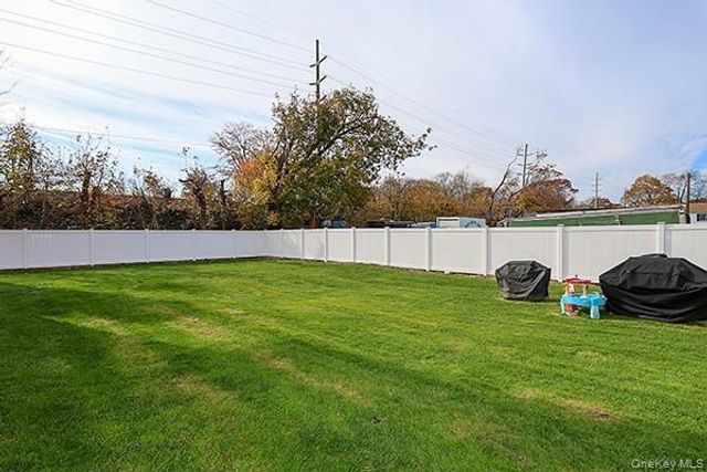 400 Fulton Street 14C, Farmingdale, NY 11735