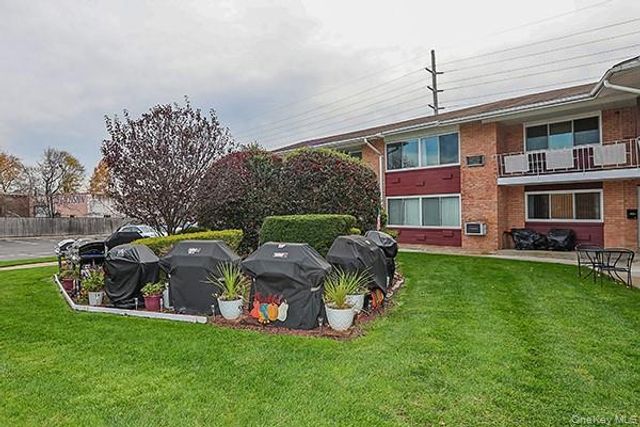 400 Fulton Street 14C, Farmingdale, NY 11735