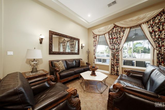 12700 Clay Creek Court, Bakersfield, CA 93312