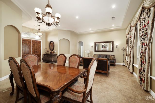 12700 Clay Creek Court, Bakersfield, CA 93312