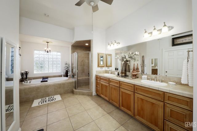 12700 Clay Creek Court, Bakersfield, CA 93312