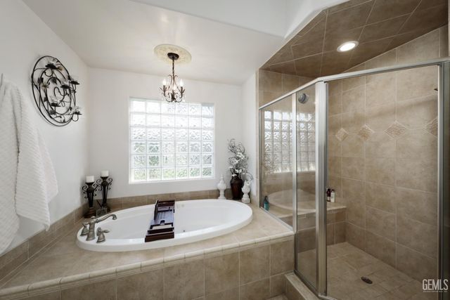 12700 Clay Creek Court, Bakersfield, CA 93312