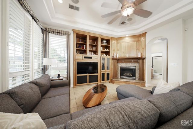 12700 Clay Creek Court, Bakersfield, CA 93312