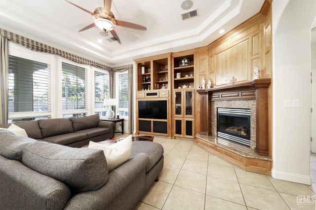 12700 Clay Creek Court, Bakersfield, CA 93312