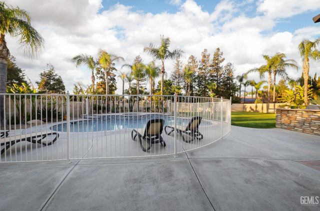 12700 Clay Creek Court, Bakersfield, CA 93312