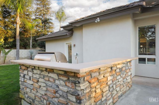 12700 Clay Creek Court, Bakersfield, CA 93312